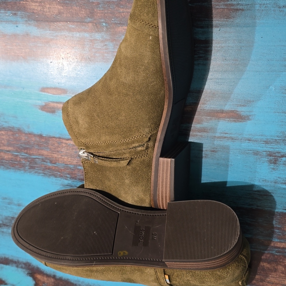 Tom's Suede Riley Booties - Picture 4 of 4